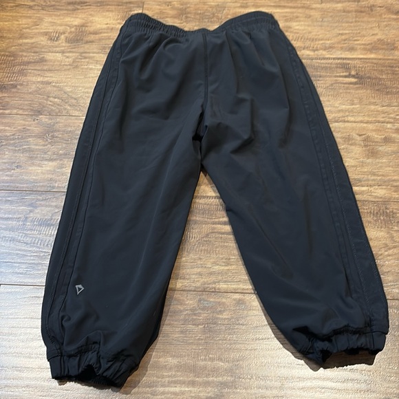 Ivivva double lined cropped soft casual jogger style capris - Picture 9 of 10